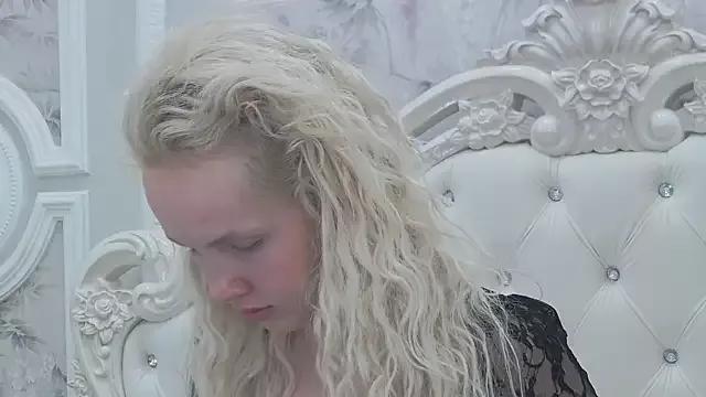 EllieFrosty_ from StripChat is Freechat