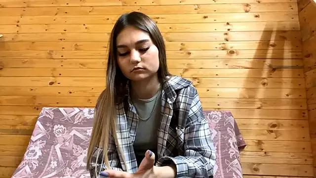 ellieluvureyes from StripChat is Freechat