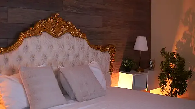 EllieRedd — the juicier the tastier