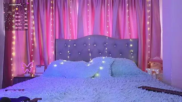 Try our girls live displays and explore the company of endless strippers, with beautiful physiques, vibrating toys and more.