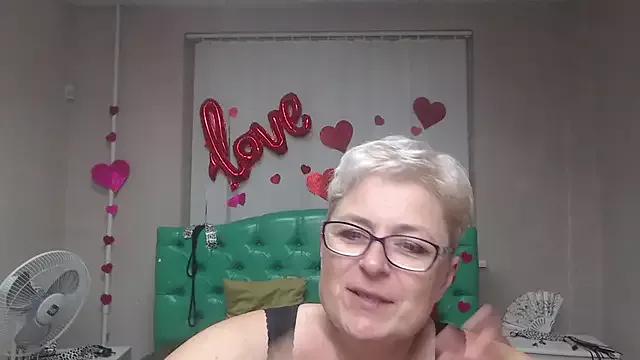 Try our girls live displays and explore the company of endless strippers, with beautiful physiques, vibrating toys and more.