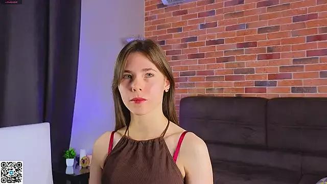EmiliDen from StripChat is Freechat