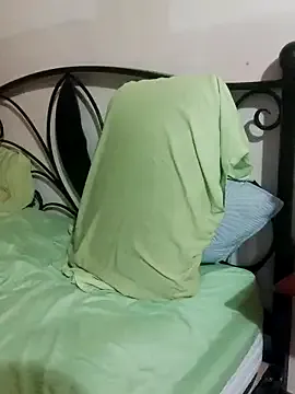 emiliemilf — Flash seins