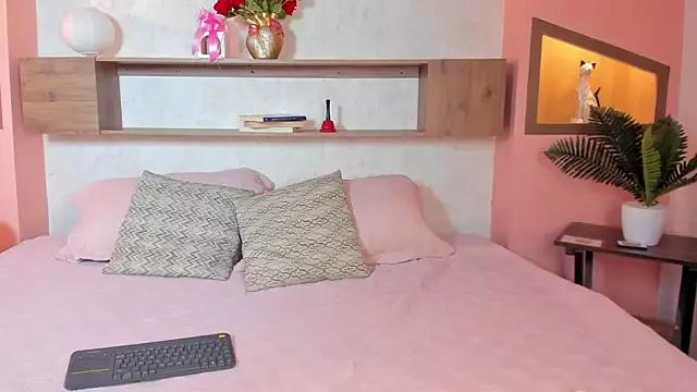 Try our girls live displays and explore the company of endless strippers, with beautiful physiques, vibrating toys and more.