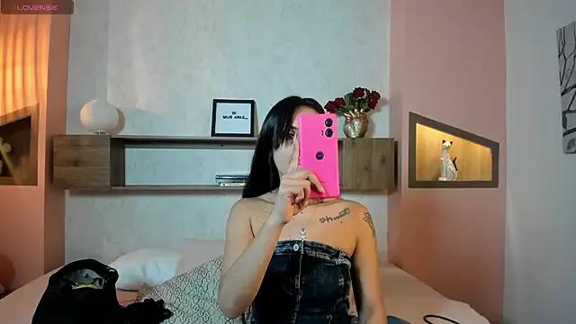 Emilly_Beaumont from StripChat is Freechat