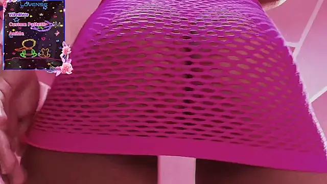 Try our girls live displays and explore the company of endless strippers, with beautiful physiques, vibrating toys and more.