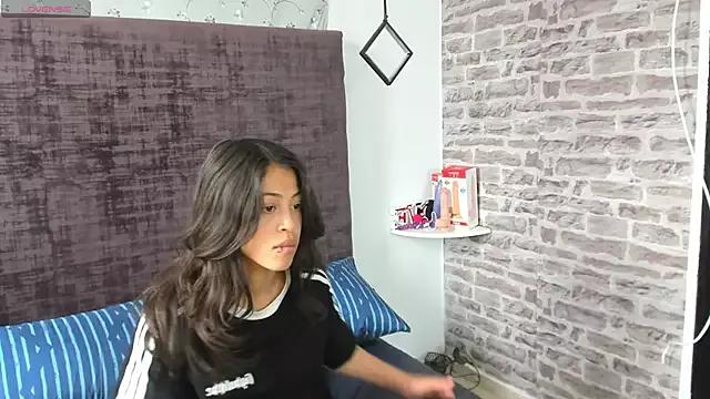 emily-coral from StripChat is Freechat