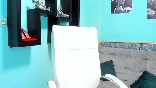 Try our girls live displays and explore the company of endless strippers, with beautiful physiques, vibrating toys and more.