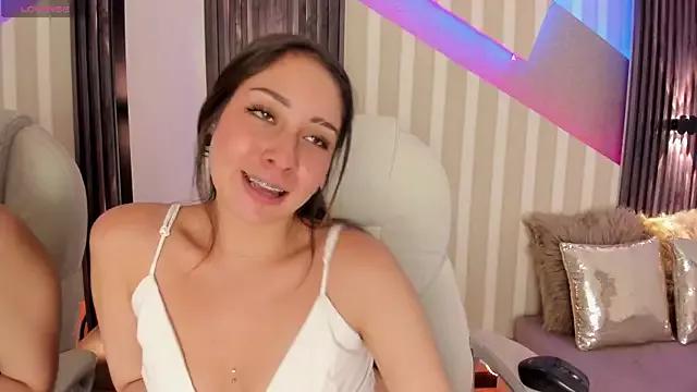 emily_layton from StripChat is Freechat
