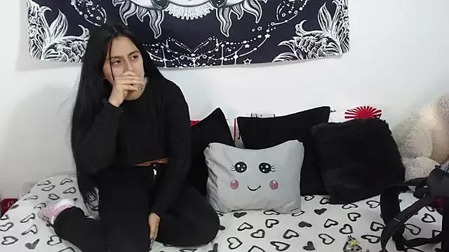 Try our girls live displays and explore the company of endless strippers, with beautiful physiques, vibrating toys and more.