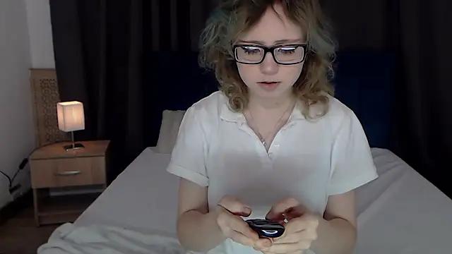 Try our girls live displays and explore the company of endless strippers, with beautiful physiques, vibrating toys and more.