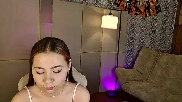 EmilyBlume from StripChat is Freechat