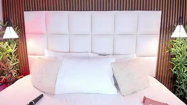 Try our girls live displays and explore the company of endless strippers, with beautiful physiques, vibrating toys and more.