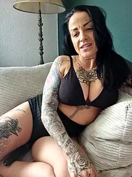Try our girls live displays and explore the company of endless strippers, with beautiful physiques, vibrating toys and more.