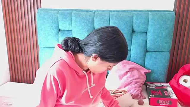 Try our girls live displays and explore the company of endless strippers, with beautiful physiques, vibrating toys and more.