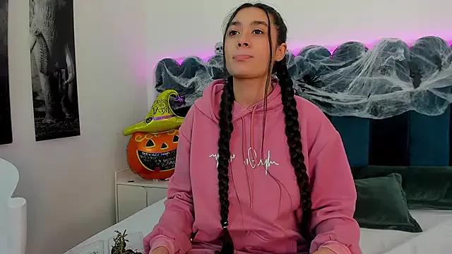 EmilyHanks_ from StripChat is Freechat