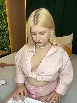 Try our girls live displays and explore the company of endless strippers, with beautiful physiques, vibrating toys and more.