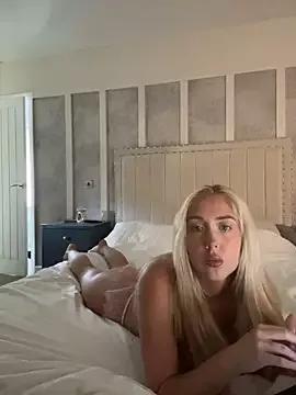 emilyhugesxo from StripChat is Freechat