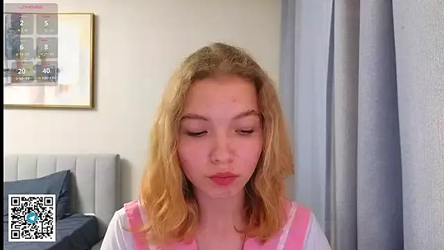 Try our girls live displays and explore the company of endless strippers, with beautiful physiques, vibrating toys and more.