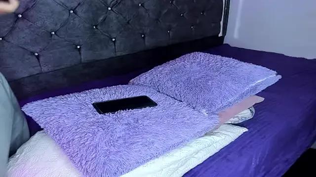 Try our girls live displays and explore the company of endless strippers, with beautiful physiques, vibrating toys and more.