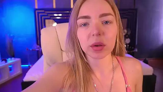 Try our girls live displays and explore the company of endless strippers, with beautiful physiques, vibrating toys and more.