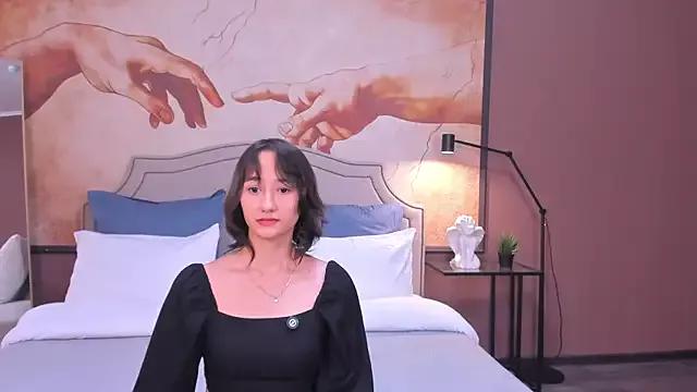 EmilySwonn from StripChat is Freechat