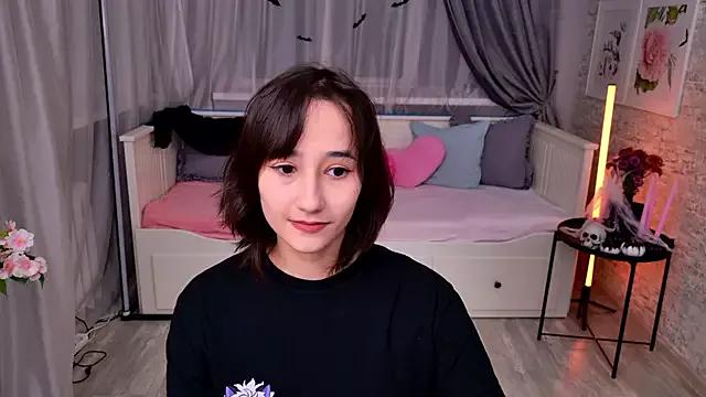 EmilySwonn from StripChat is Freechat