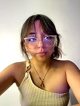 EmilyyGomezz from StripChat is Freechat