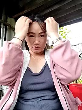 emini-xx from StripChat is Freechat