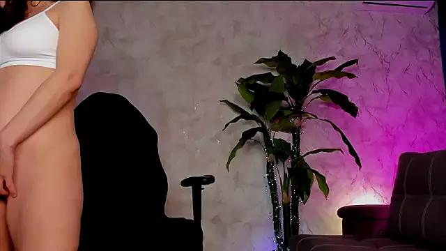 Try our girls live displays and explore the company of endless strippers, with beautiful physiques, vibrating toys and more.