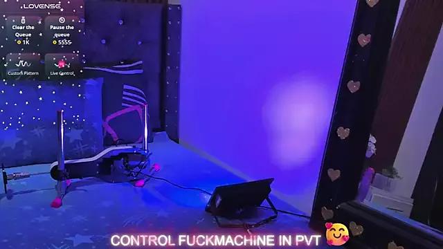 Try our girls live displays and explore the company of endless strippers, with beautiful physiques, vibrating toys and more.