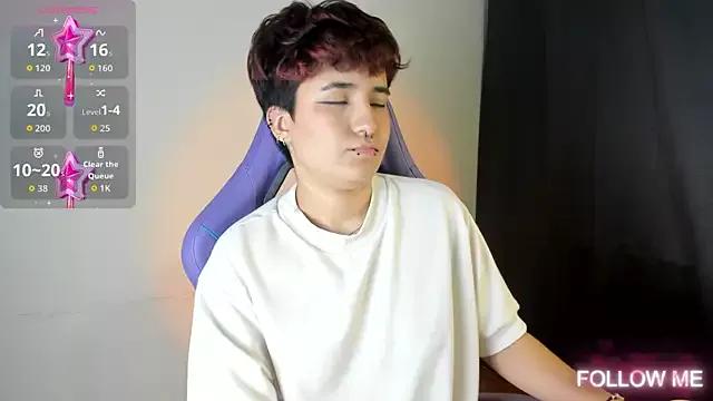 Try our girls live displays and explore the company of endless strippers, with beautiful physiques, vibrating toys and more.