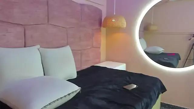 Try our girls live displays and explore the company of endless strippers, with beautiful physiques, vibrating toys and more.