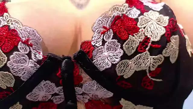 emma_rouse69 from StripChat is Freechat