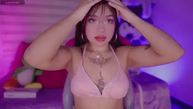 Try our girls live displays and explore the company of endless strippers, with beautiful physiques, vibrating toys and more.
