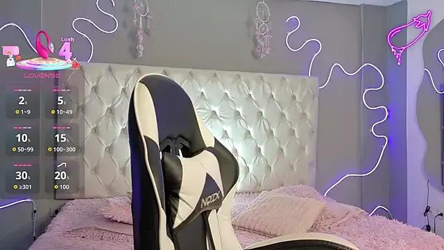 Try our girls live displays and explore the company of endless strippers, with beautiful physiques, vibrating toys and more.