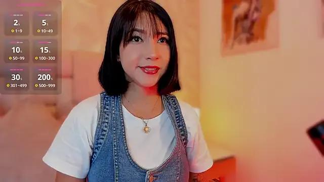 emma_woods_ from StripChat is Freechat