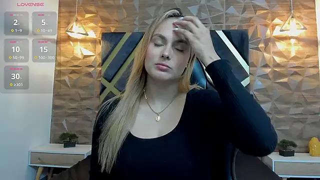 Emmaa_white_ from StripChat is Freechat