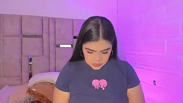 Try our girls live displays and explore the company of endless strippers, with beautiful physiques, vibrating toys and more.