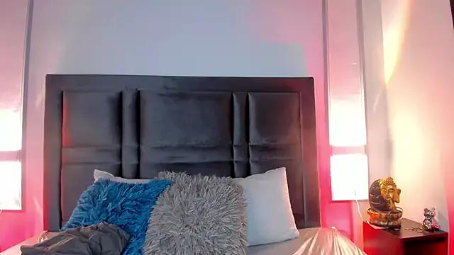 Try our girls live displays and explore the company of endless strippers, with beautiful physiques, vibrating toys and more.