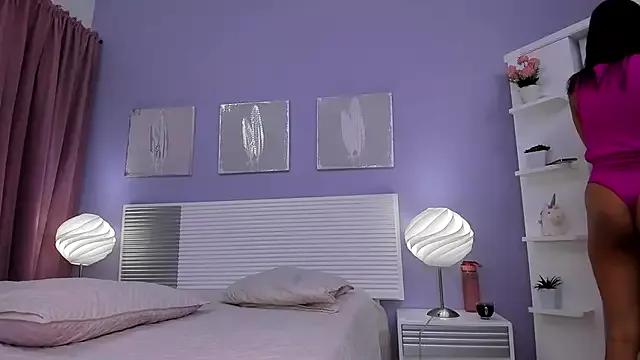 EmmaCreamy from StripChat