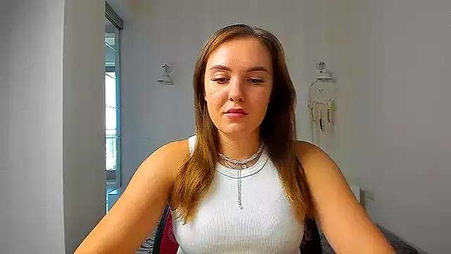 EmmaNorman from StripChat is Freechat