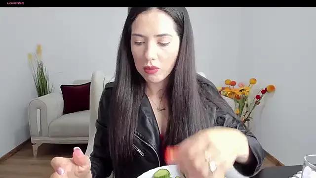 Emmapmg from StripChat is Freechat