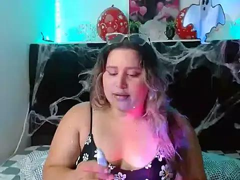 EmmaTower from StripChat is Freechat