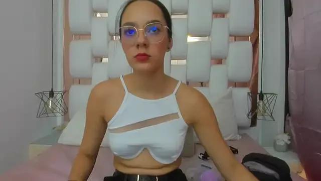 Try our girls live displays and explore the company of endless strippers, with beautiful physiques, vibrating toys and more.