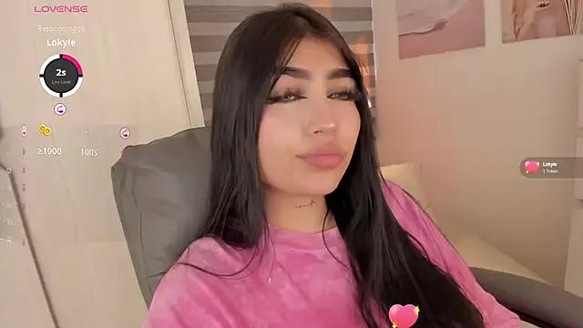 EmmyKenner from StripChat is Freechat