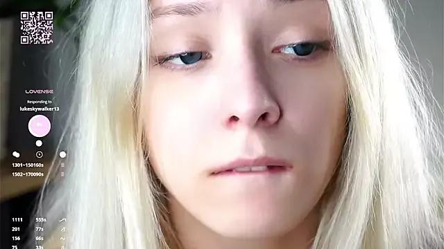 EngelFugler from StripChat is Freechat