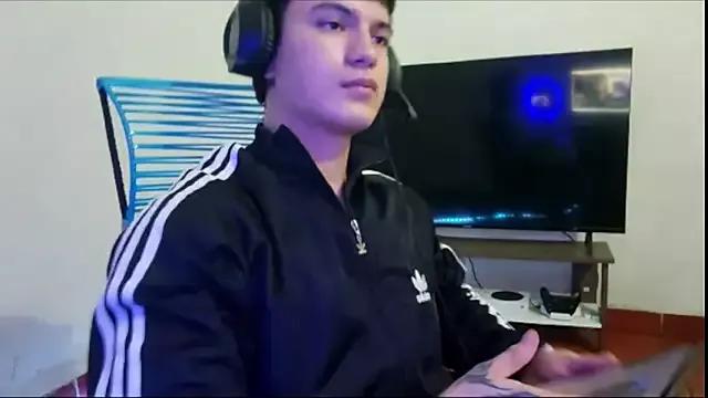 ErickWalton from StripChat is Freechat