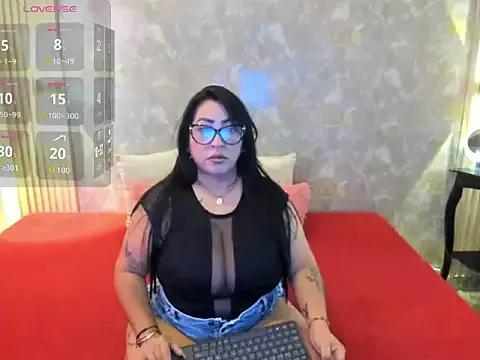 estephany_queen from StripChat is Freechat