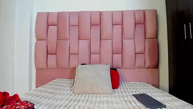 Try our girls live displays and explore the company of endless strippers, with beautiful physiques, vibrating toys and more.